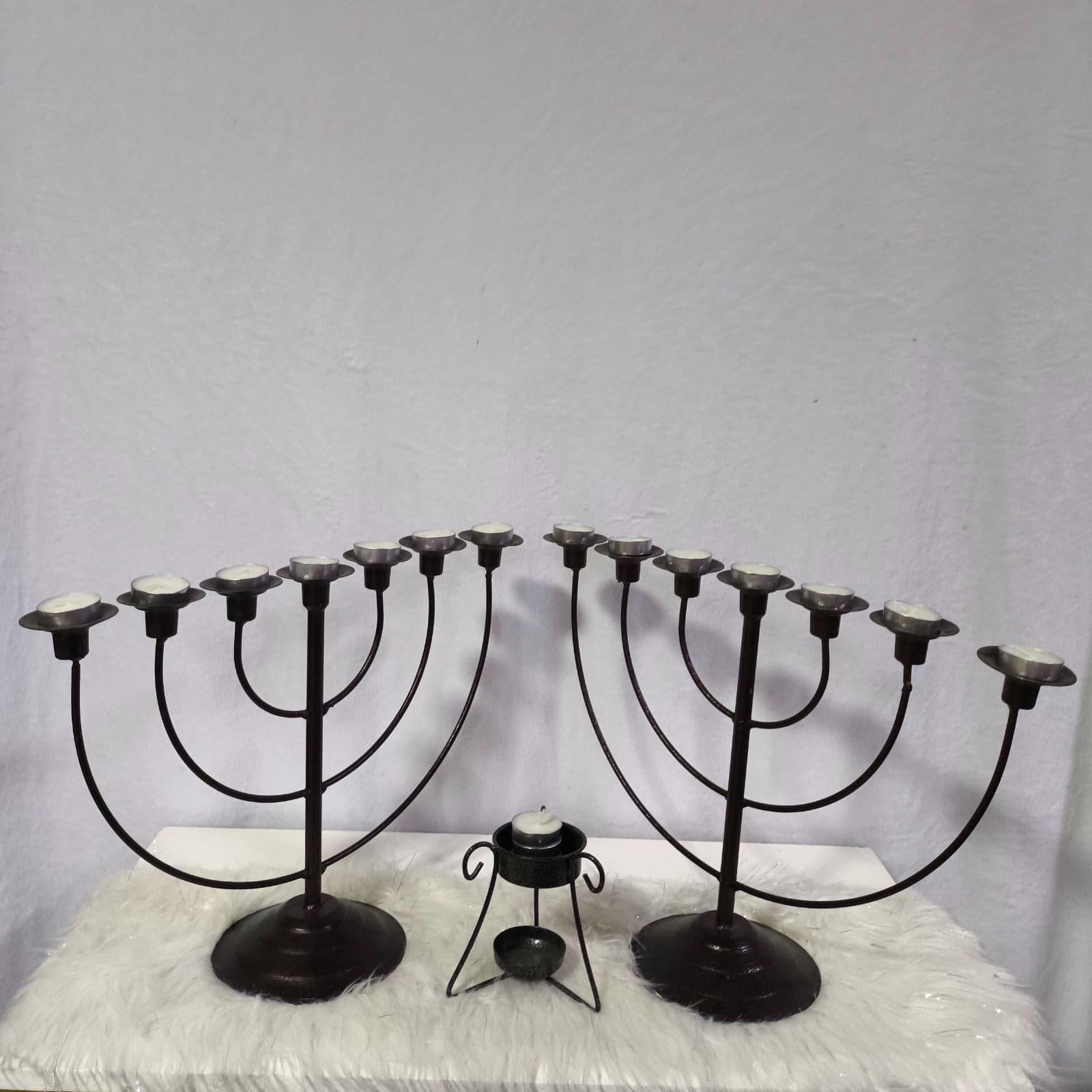 Candelabros XV años de mesa metálicos X3, en alquiler en MTK